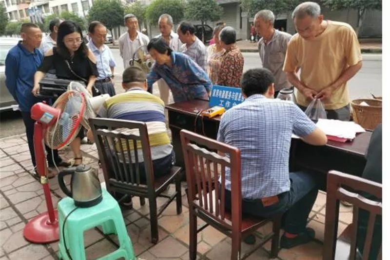 宣漢職業(yè)中專學(xué)校赴下八鎮(zhèn)開(kāi)展信息技術(shù)咨詢服務(wù)，助力精準(zhǔn)脫貧攻堅(jiān)
